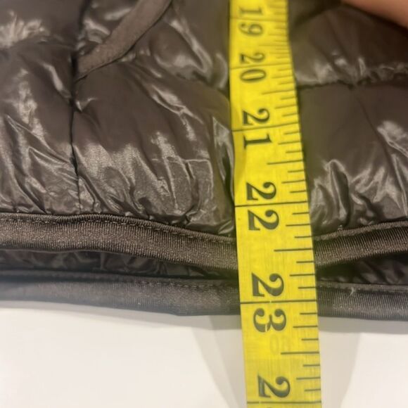 Uniqlo down filled feathers vest in dark green - Picture 8 of 9